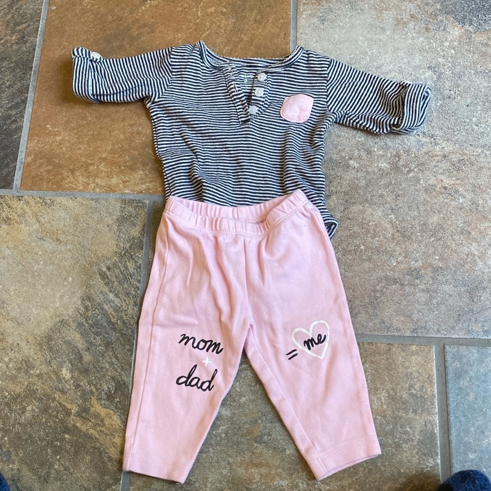 ⭐️bundle 4/$15 - Carters 3 month girl outfit - onesie and pants